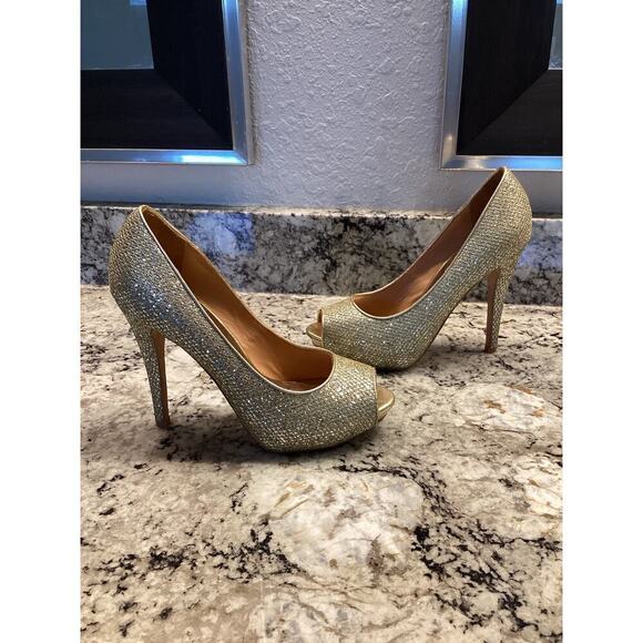Badgley Mischka Humbie peep toe Pump  7.5 Gold Glitter Platfrom Heels Slip on - Picture 1 of 14